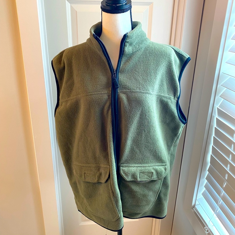 Rue 21|| Army green fleece vest w/ black trim. Vest zips up and has pockets